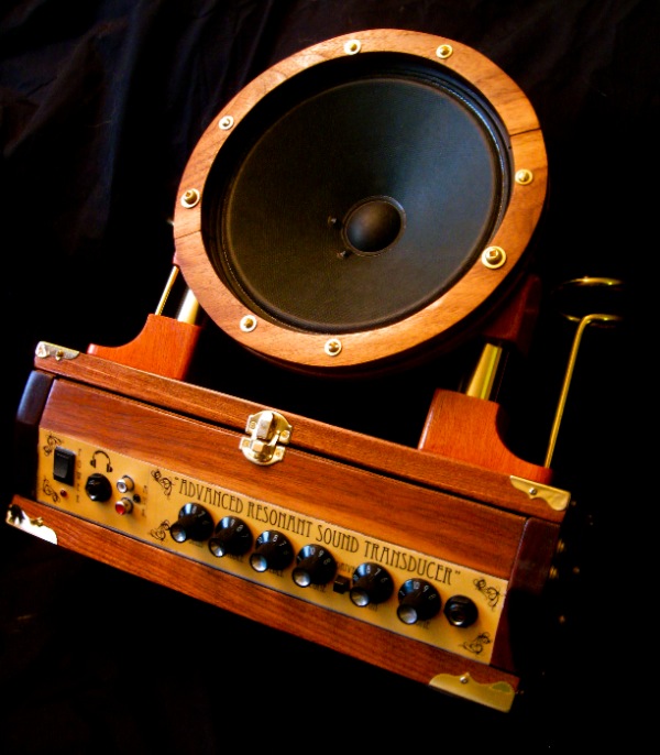 Kyle Miller's steampunk automata speakers